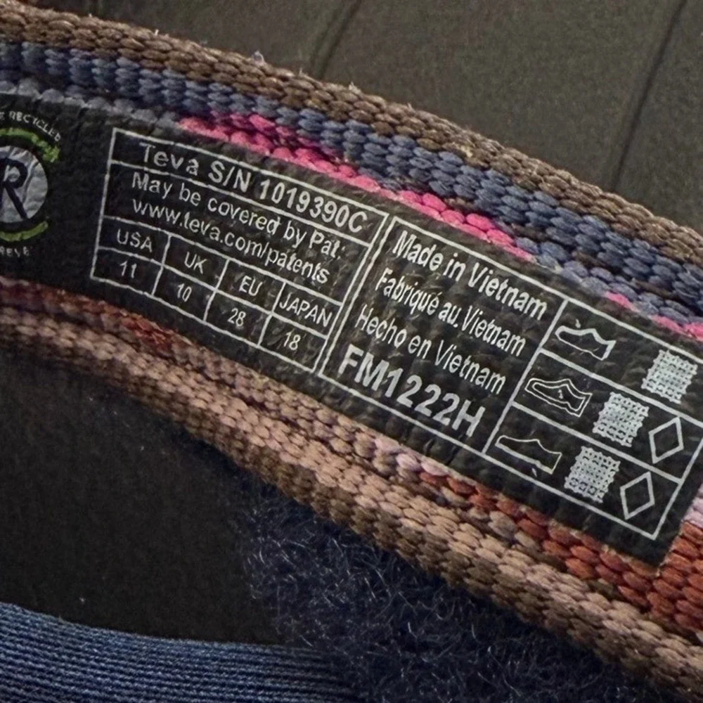 Teva Hurricane XLT2 Kids Sport Sandals Pink Multi Geometric Strappy Size 11